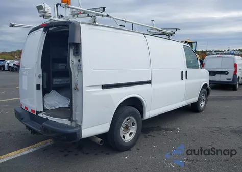 2017 Chevrolet Express 2500 Work Van z USA, uszkodzony, nr VIN 1GCWGAFFXH1277638
